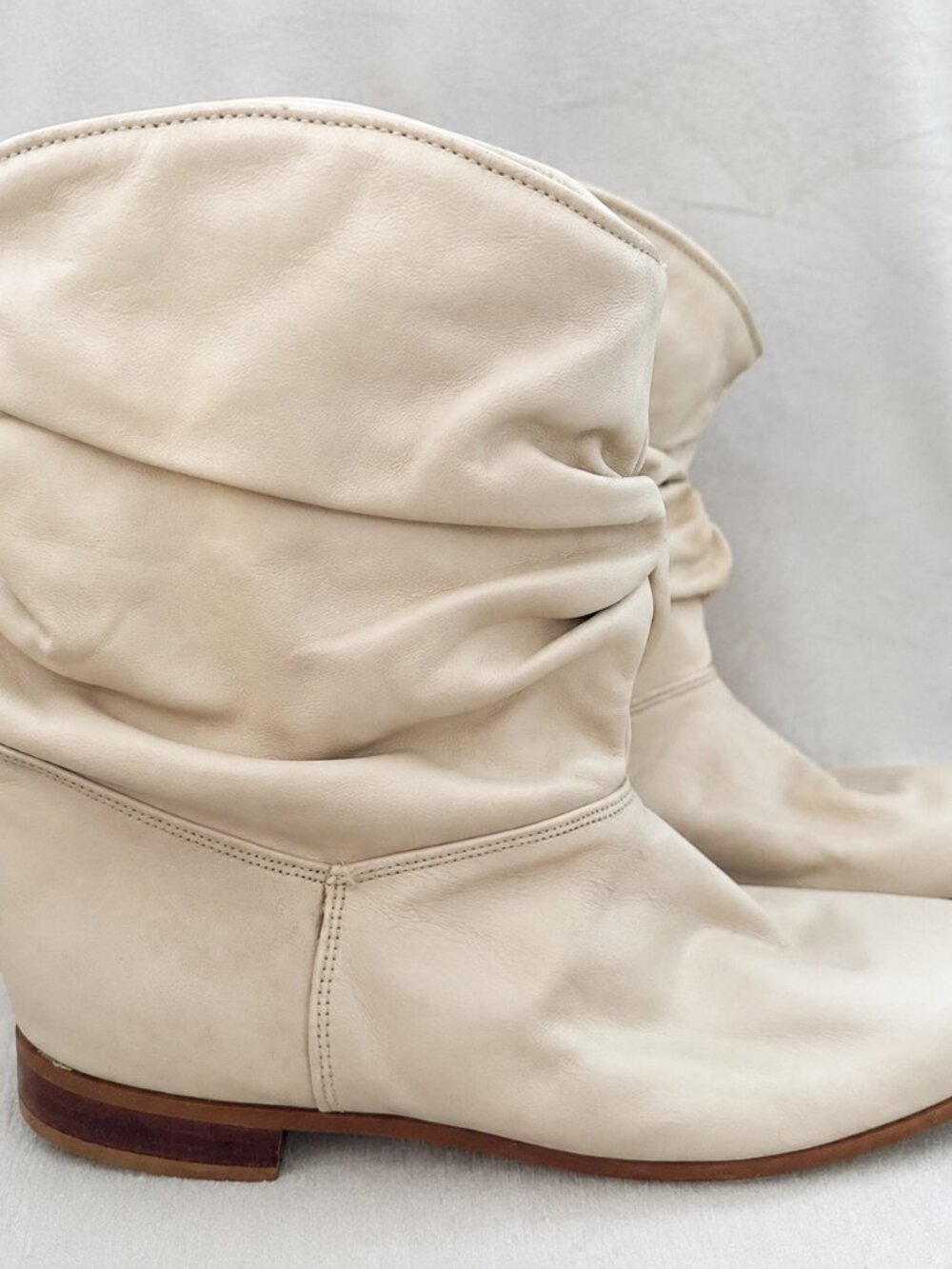 Dingo Women's Cream and Tan Boots